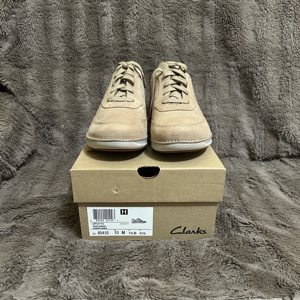 Clarks Women’s Beige Sneakers - Picture 2 of 8